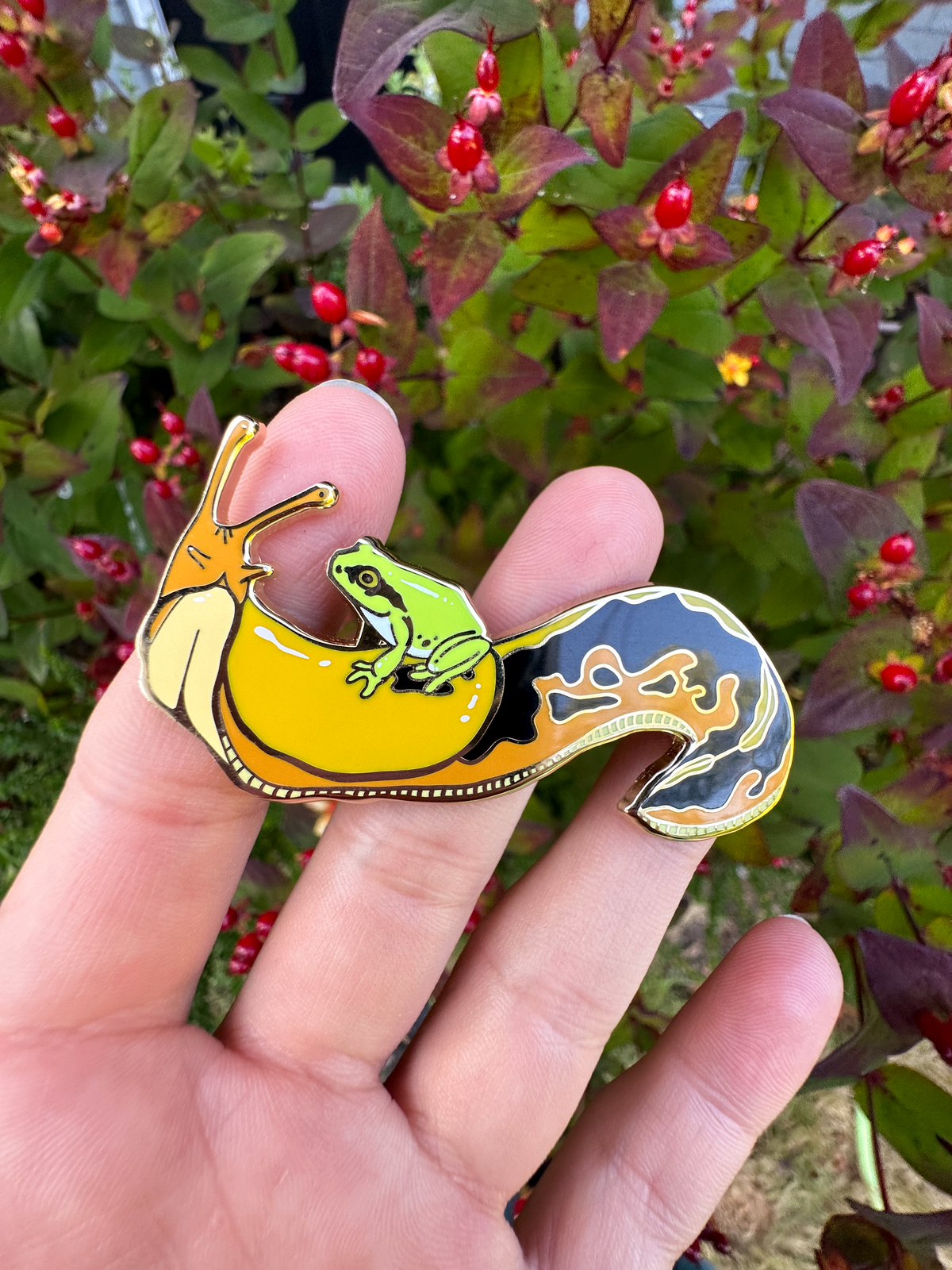 Pacific Banana Slug & Pacific Chorus Frog Enamel Pin