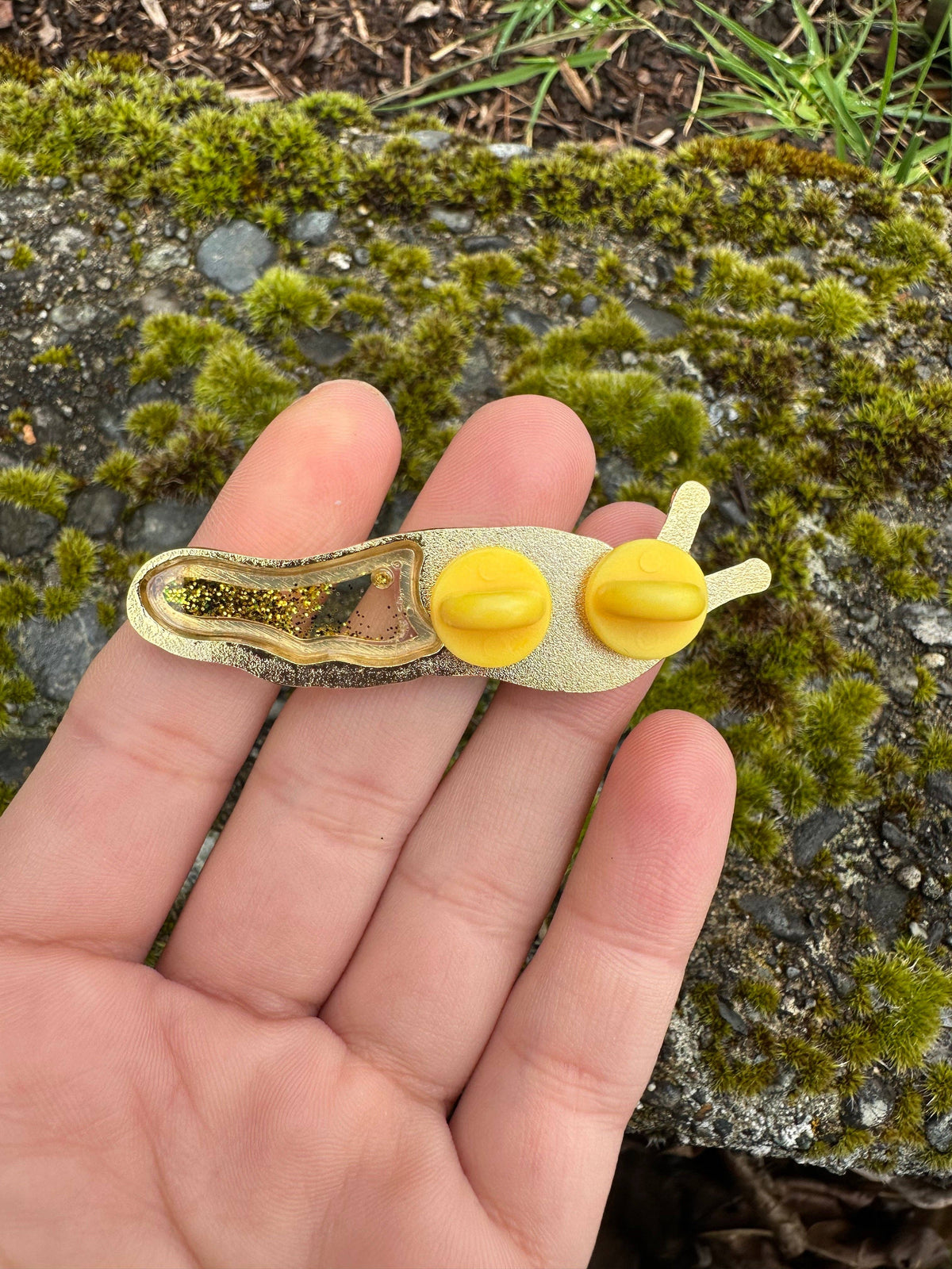 Pacific Banana Slug GLITTER SHAKER Pin - 25% to Charity!