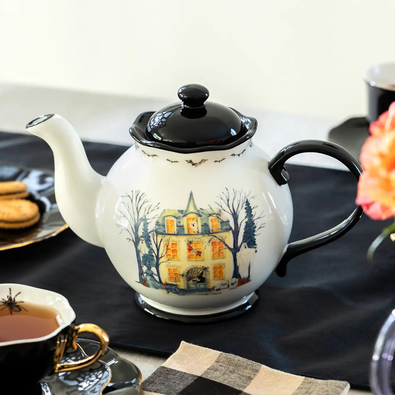 Halloween Haunted House 40oz Teapot