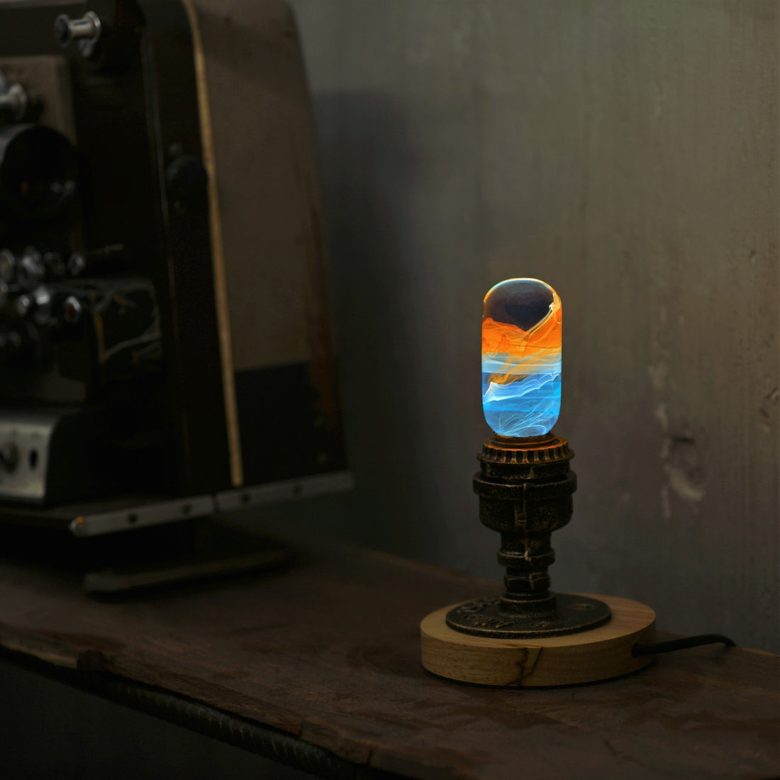 Sunrise Lamp - Bulb and Vintage Round Base