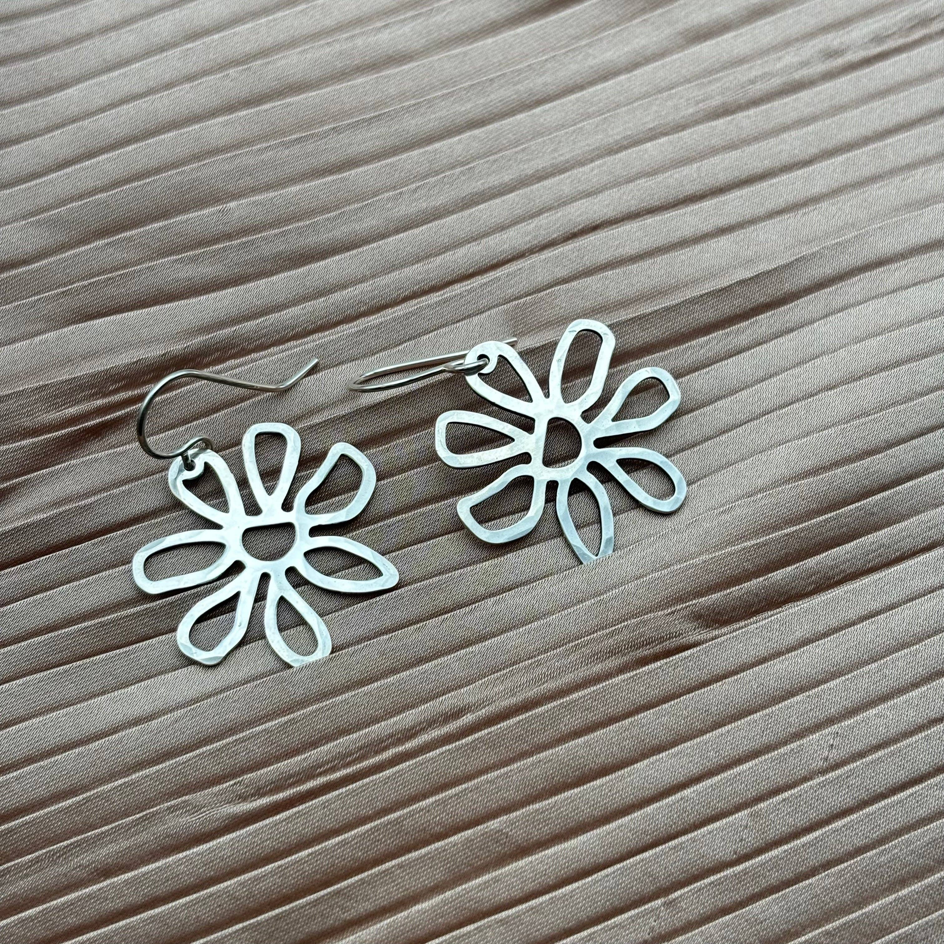 Ziggy Earrings: Silver / Large