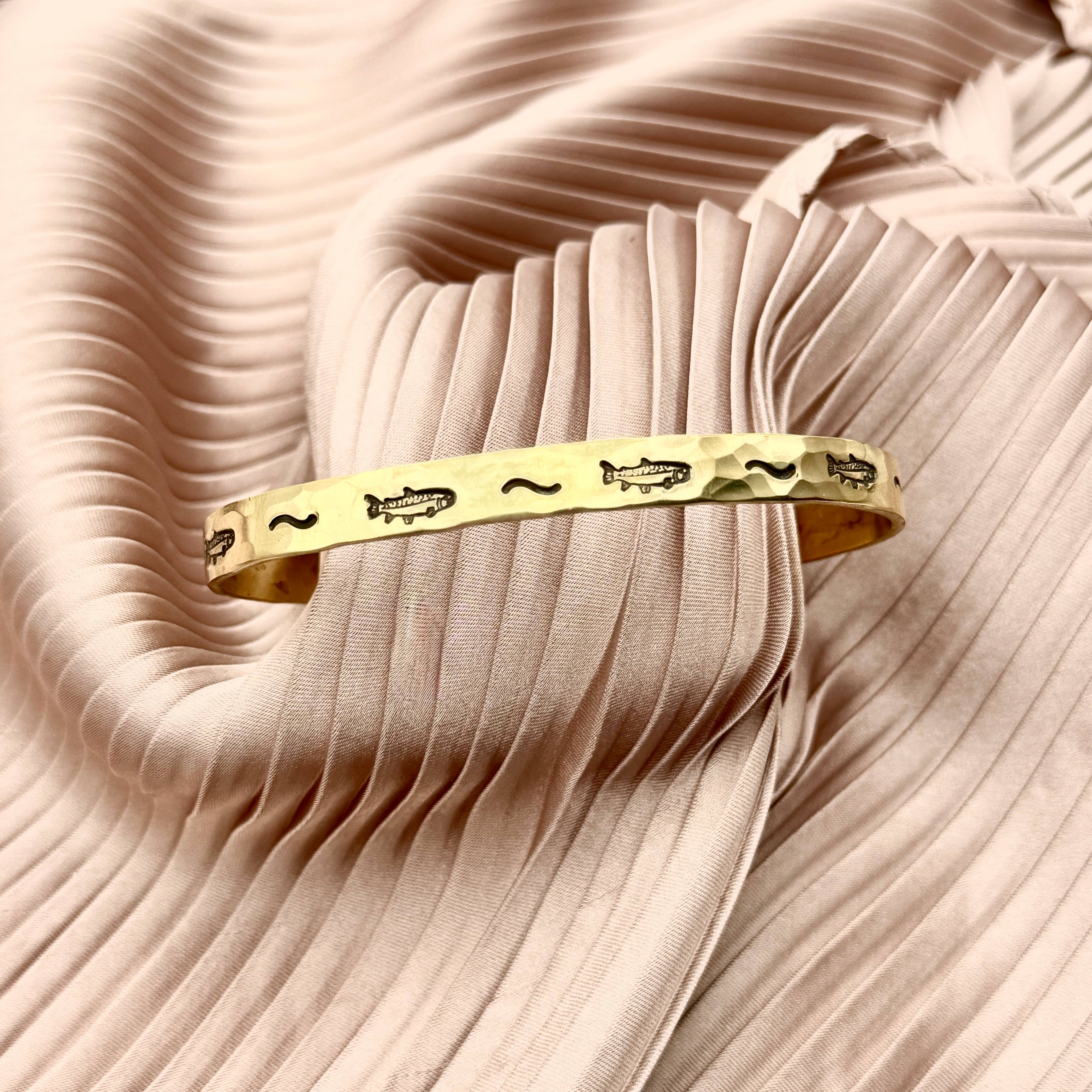 Handmade Feeesh Cuff: Silver Finish