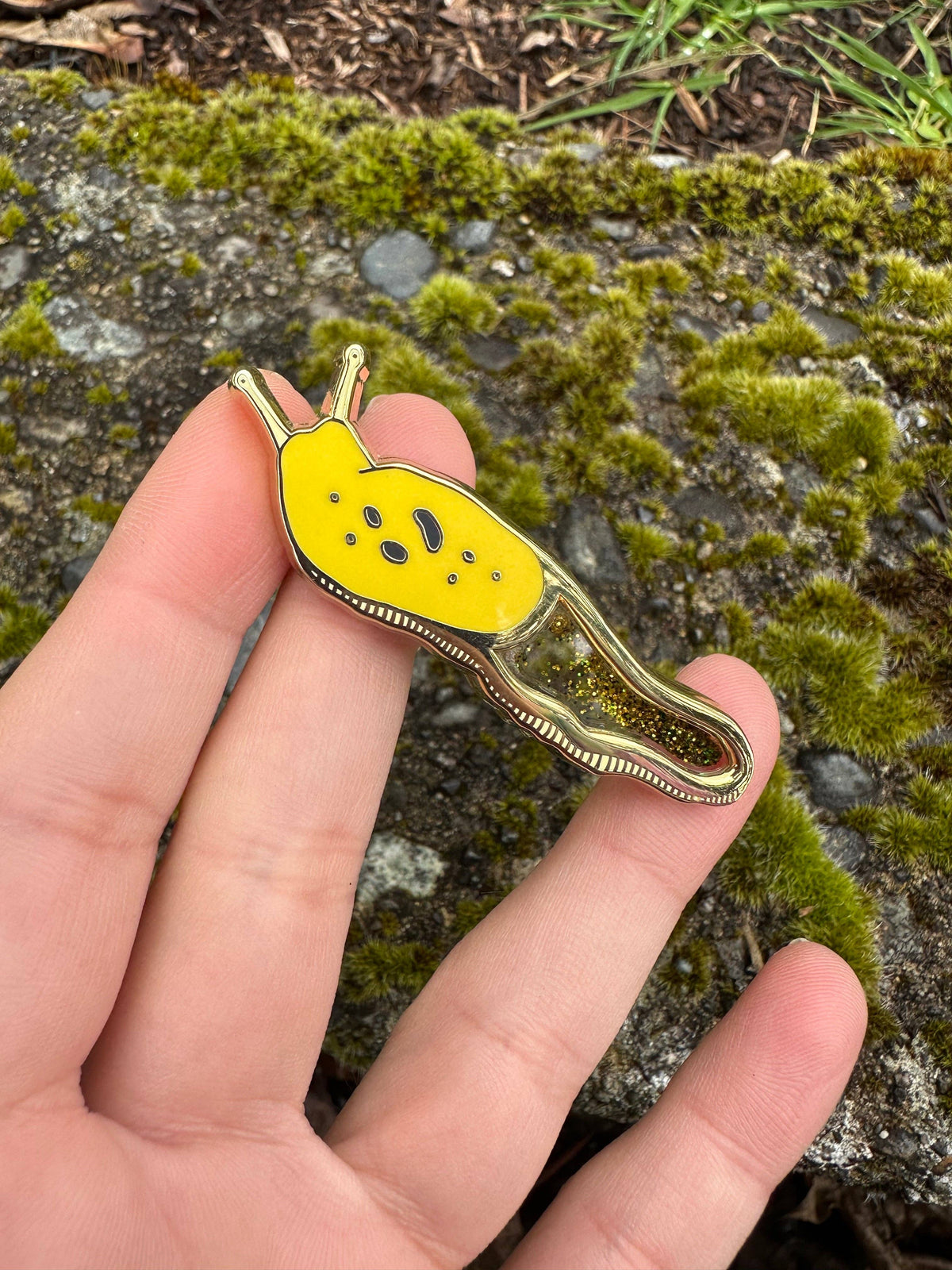 Pacific Banana Slug GLITTER SHAKER Pin - 25% to Charity!
