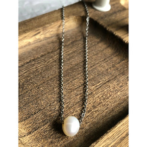 Minimalist Pearl Necklace