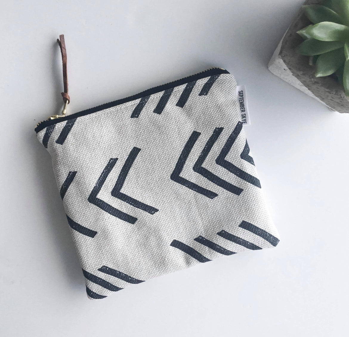 Simple Zipped Pouch in Mudcloth Arrow