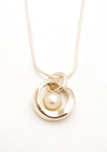 Fresh Water Pearl Pendant With Chain